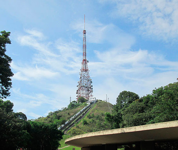 Vista de baixo do Pico do Jaraguá - Parque Estadual do Jaraguá